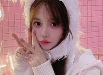 推女神 – 解锁美昕Yumi学姐的独特魅力，尽享丰富美图图包盛典