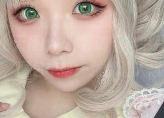 “无颜小天使wy”尝试“林中精灵”风格写真，图包中每一张都让人思考人生