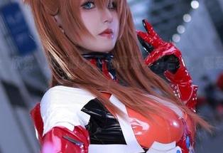 视觉之旅：欣赏桜满三时女王的高清写真合集，感受艺术魅力！