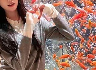 森萝财团倾情奉献20D白丝系列，精美原图与丰富图包等你下载