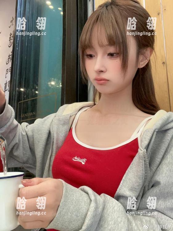 诗画人生：河豚抚子在温泉中的作品美图，感受每一处细腻之美