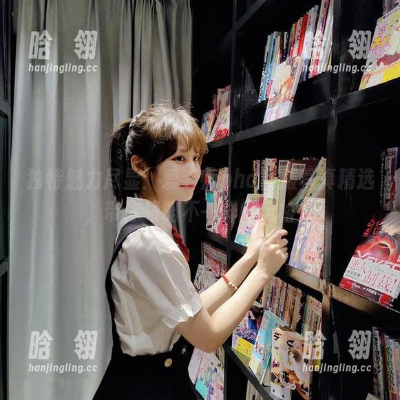 独特魅力尽显：爱老师phd制服写真精选，带你领略不一样的风格！