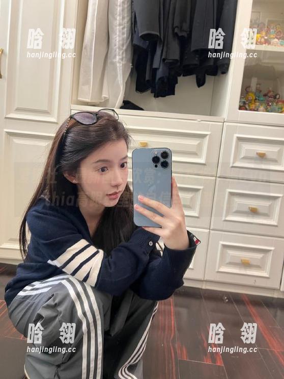 爱蜜社-杨紫嫣Cynthia 爱蜜社 - 最新图库欣赏:捕捉杨紫嫣Cynthia高跟鞋里的自信与优雅气质