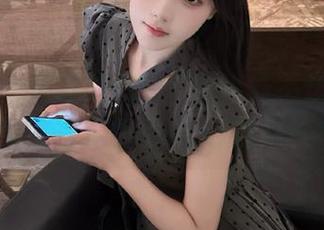爱蜜社 – 不容错过！“程小烦不烦”分享的女友写真作品让人沉醉其中！