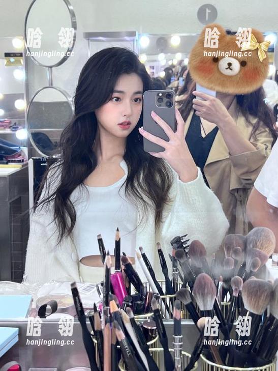 猎女神-妮小妖 猎女神 - 妮小妖全套黑白写真,下载体验她的美与力量融合