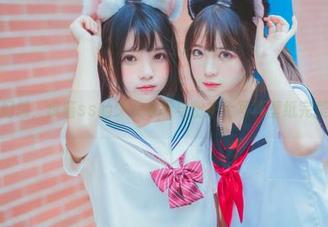 释放幻想，疯猫ss的少女衣橱与粉护士写真壁纸完美融合