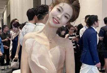 探秘白莉爱吃巧克力的闺房JK，超值写真集资源尽在指尖！