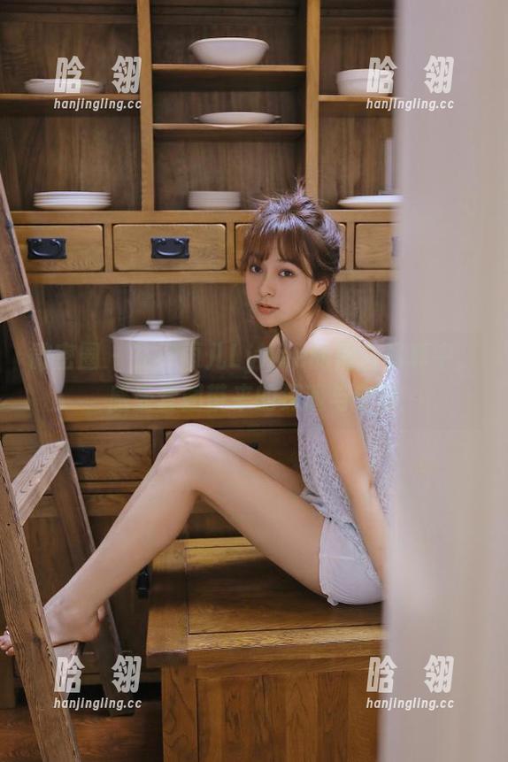 禅雨儿Lynne 微密圈 - 在禅雨儿Lynne的黑白写真中,感受套图带来的深邃与宁静