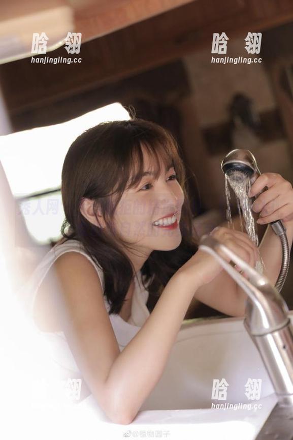 秀人网 - 无法抗拒的精选图片：Erikaki女神与自然的完美结合