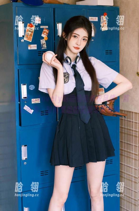 秀人网 - Lovely璐璐的连体衣风情：精彩图集，时尚灵感的完美写真合集