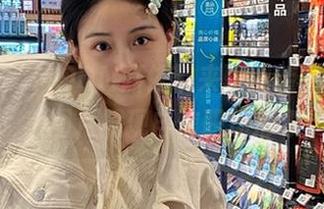 秀人网 – MOON嘉依带来职业装福利，精美图片展现自信职场形象