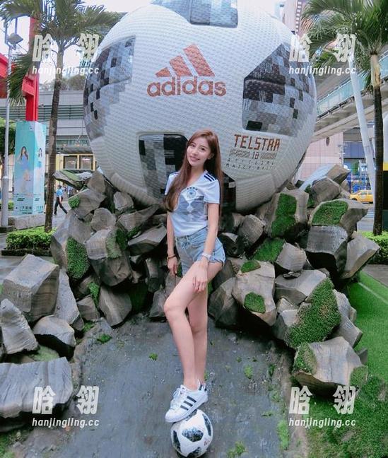 秀人网 - Manuela玛鲁娜校园套图精选，释放你的青春气息，这个独特资源值得拥有！
