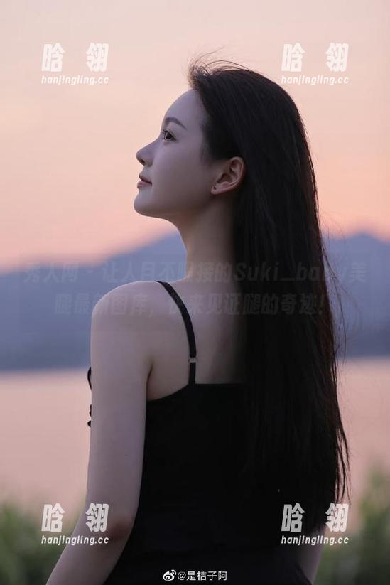 秀人网-Suki_baby 秀人网 - 让人目不暇接的Suki_baby美腿最新图库,快来见证腿的奇迹!
