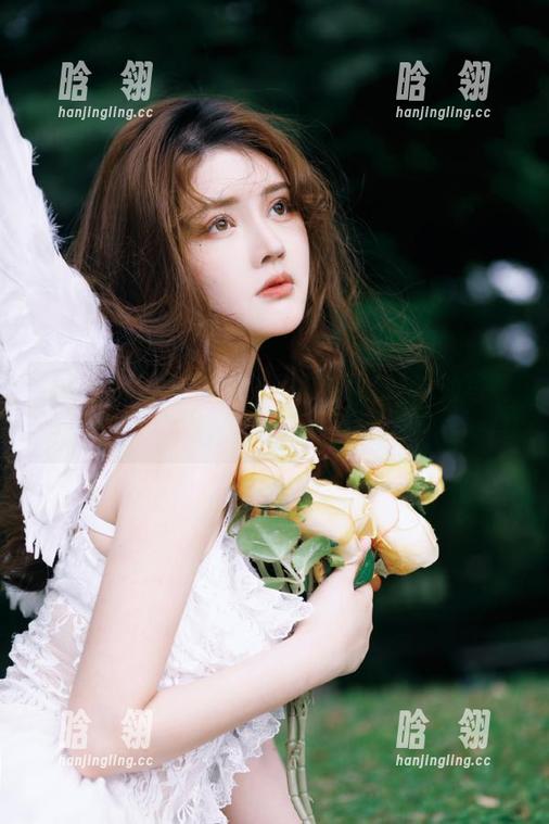 秀人网 - 夏日畅享：你的兔妹妹泳池写真套图精彩合集