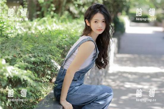 秀人网-吴小小 秀人网 - 舒适与美丽的结合:吴小小温柔写真合集,火热下载中!