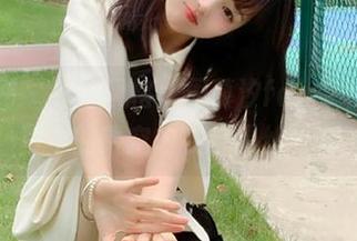 秀人网 – 独特风格：周慕汐fairy私拍写真中的镂空内衣与黑丝西装