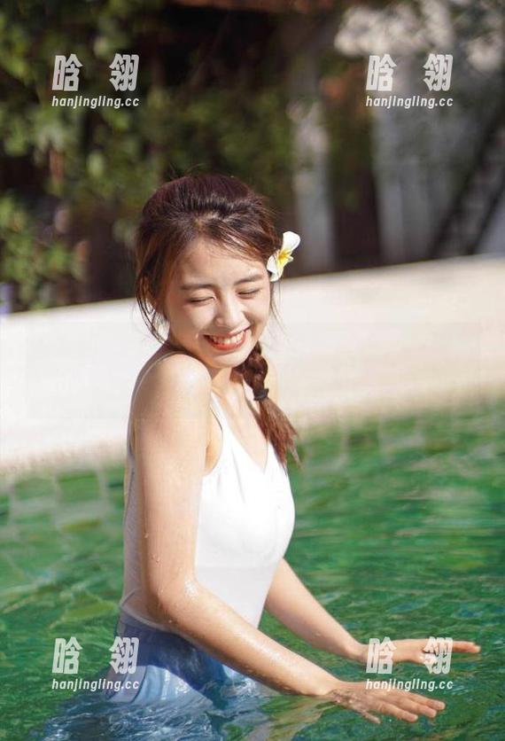 秀人网-奈汐酱nice 秀人网 - 奈汐酱nice白色写真集,展现她独特魅力与资源的完美结合