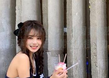 秀人网 – 小海臀Rena厨娘图集火热发布，免费下载，品味她的独特魅力！