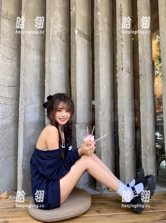 秀人网-小海臀Rena 秀人网 - 小海臀Rena厨娘图集火热发布,免费下载,品味她的独特魅力!
