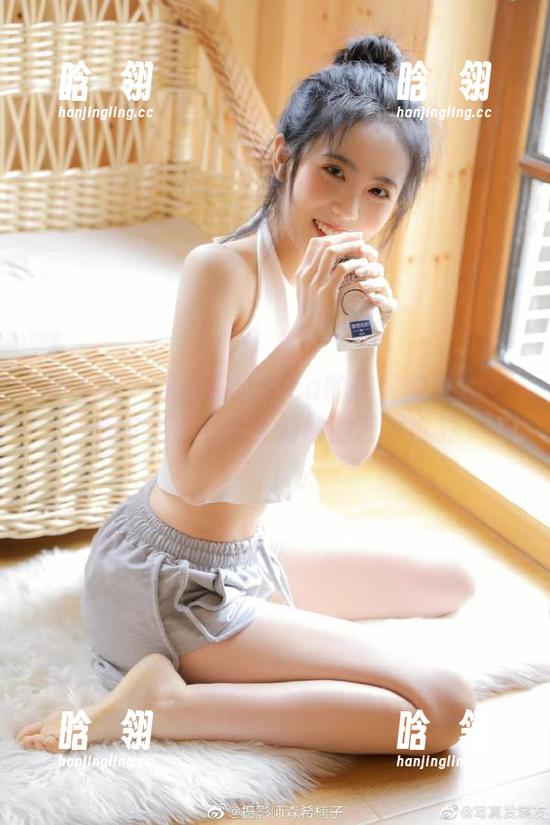 秀人网-小狐狸Sica 秀人网 - 让小狐狸Sica的裸足美图写真带你走进一个梦幻般的艺术世界