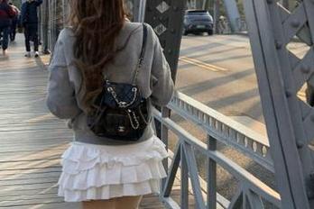 秀人网 – 看小芭乐如何用长腿塑造出充满灵感的写真作品集