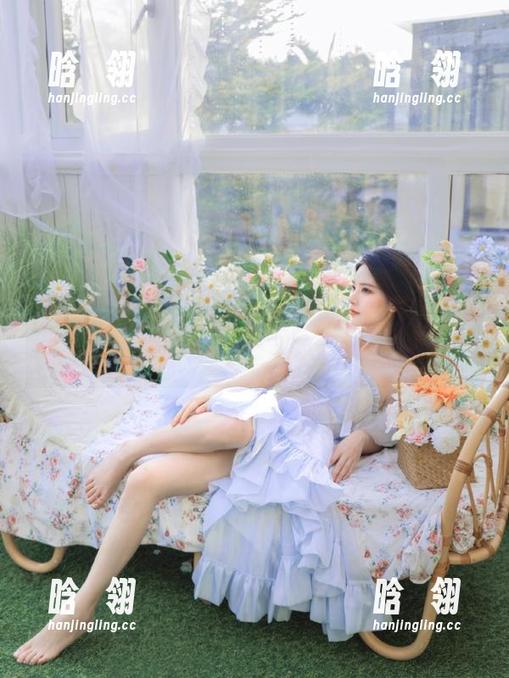 秀人网-小逗逗 秀人网 - 小逗逗红裙写真大揭秘,分享她扮演的多种风格与角色