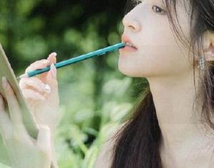 秀人网 – 尤Una娜海边写真套图，下载它，恍若随她一起漫步在金色沙滩！
