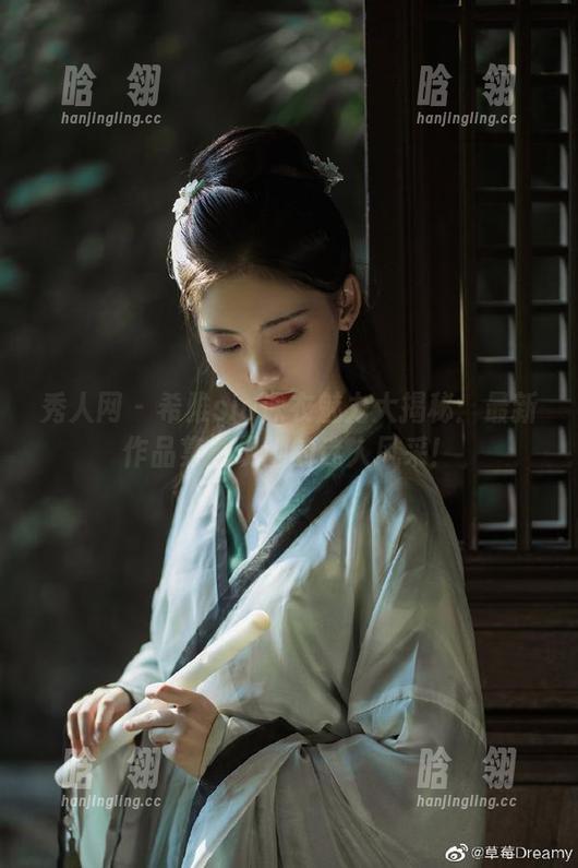 秀人网 - 希雅sia泳衣魅力大揭秘：最新作品集展现她的迷人风采！