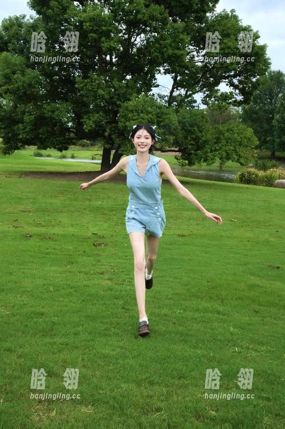 秀人网-徐微微mia 秀人网 - 超美徐微微mia空姐写真套图资源,看她如何在云端绽放光彩