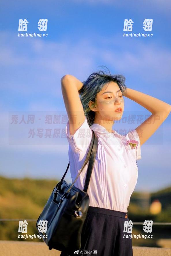 秀人网 - 细腻画面，徐微微mia樱花园户外写真原图，展现春光中的优雅