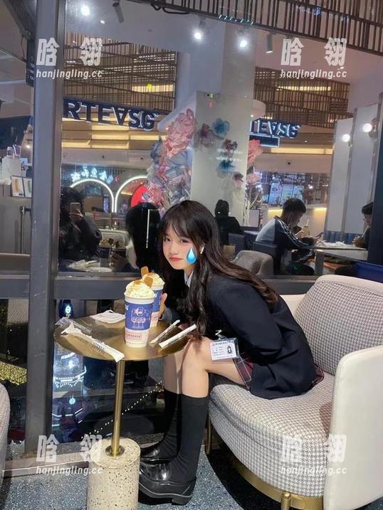 秀人网-李可儿 秀人网 - 看李可儿如何玩转牛仔裤风潮,高清美图中尽是时尚潮流的魅力瞬间!