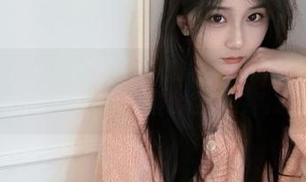 秀人网 – 短裙与沈欢欣的完美搭配：原图暴击，壁纸必备！露出你的时尚态度！