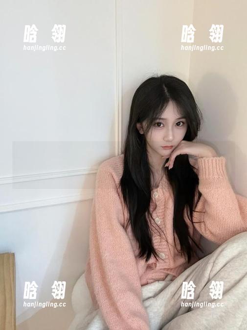 秀人网 - 短裙与沈欢欣的完美搭配：原图暴击，壁纸必备！露出你的时尚态度！