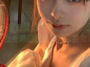 秀人网 – 甜白酱私房裸足写真原图分享：感受她的温暖与真实魅力