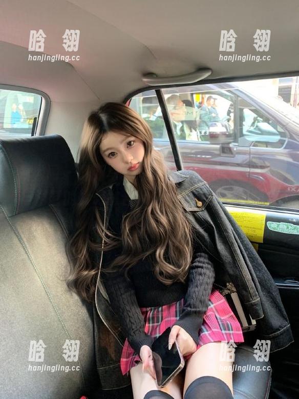 秀人网 - 最新写真集发布：田小燕Vicky与浴缸的梦幻融合，游走于现实与幻想之间