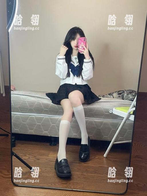 秀人网 - 向职场生活致敬：荡漾Crystal办公室高清作品集带你感受不同视角