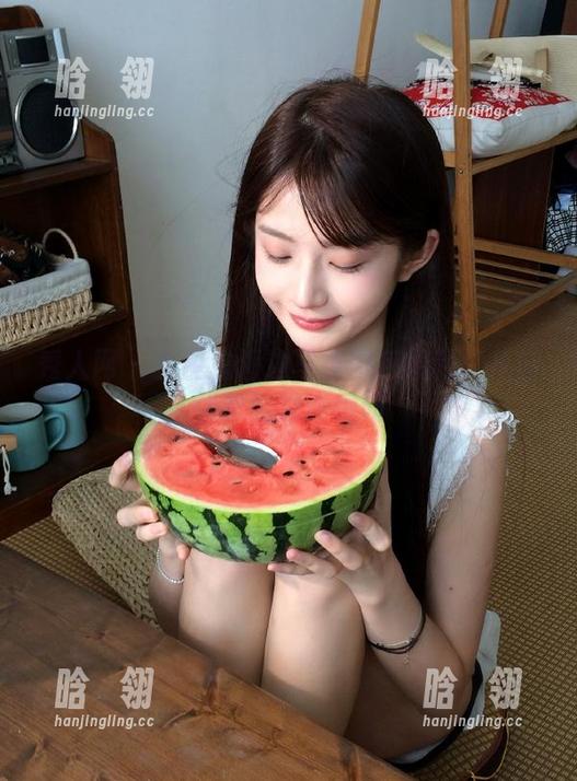 秀人网-金悦汐 秀人网 - 金悦汐海边写真图包福利:从容优雅的海洋瞬间