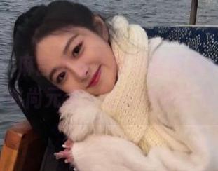 秀人网 – 麻吉小兔子制服套图精彩更新，融入时尚元素，让你的感官大开！