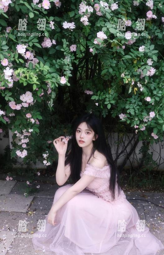 微密圈 - 福利写真狂欢！与粉色的猪陈佩奇一起感受少女的甜美气息