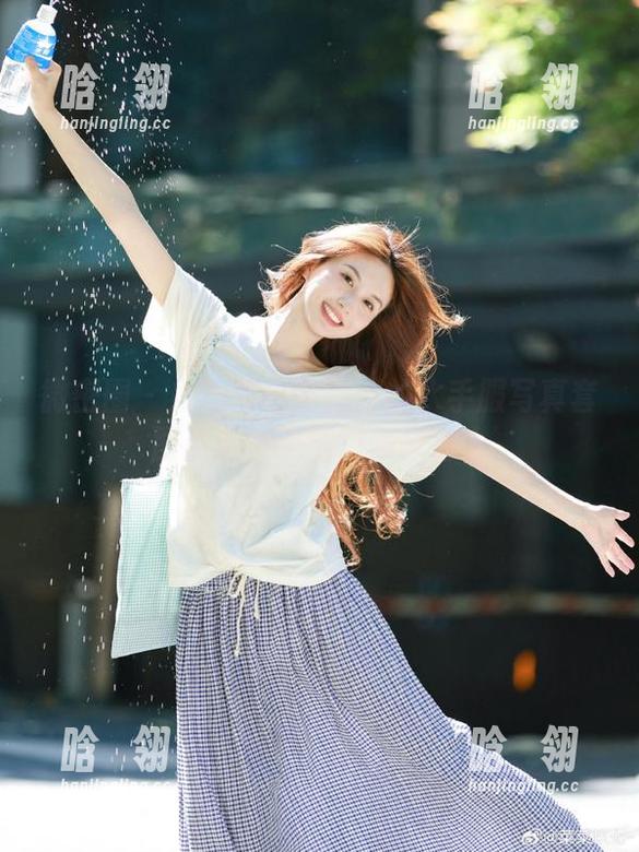 紫色哒豚豚 微密圈 - 发现紫色哒豚豚的水手服写真套图资源,氛围甜美又迷人
