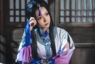 探索绮太郎的制服美图世界，独家写真下载带你领略她的风采！