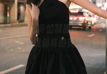 美媛馆 – 在李七喜的制服世界中，无圣光图集带你发现别样的美丽与自信！