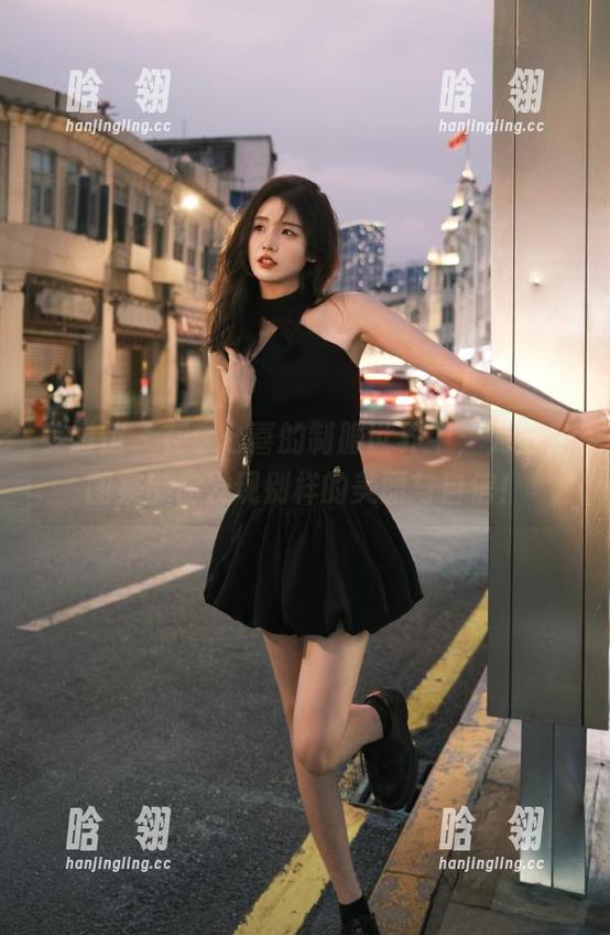 美媛馆 - 在李七喜的制服世界中，无圣光图集带你发现别样的美丽与自信！