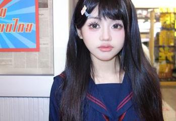 芊川一笑MNK蕾丝写真高清图包，感受她如梦似幻的美丽瞬间！