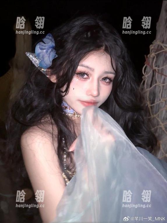 网袜魅惑世界：高清写真集带你走进芊川一笑MNK的精彩瞬间