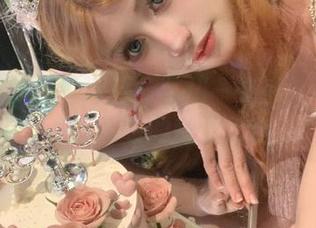 走进我的私房世界：芊川一笑MNK与2B圣诞图包的奇妙结合