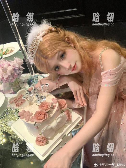 走进我的私房世界：芊川一笑MNK与2B圣诞图包的奇妙结合