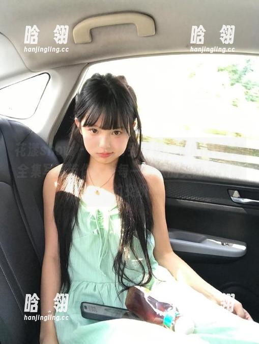 花漾show-宋KiKi 花漾show - 从日常到梦境,宋KiKi丝袜全集写真带你领略每一层次的美丽与性感的交织