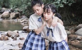 花漾show – 不妨停下脚步，观看艾栗栗栗栗栗栗吖学姐的写真，感受那份艺术与青春交织的魅力