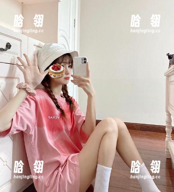 蜜桃社-E杯奶茶 蜜桃社 - 清新自在的夏日风格:E杯奶茶短裤写真图片合集,完美展现你的魅力